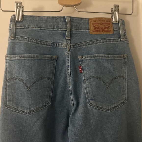 Levi's High Rise Skinny Jeans 721 Distressed Light Wash Size 26 - Picture 8 of 8